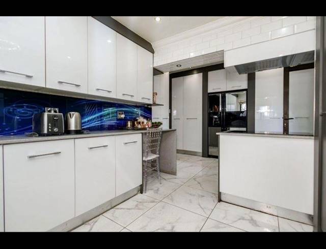 4 BEDROOM HOUSE FOR SALE IN EVANS PARK